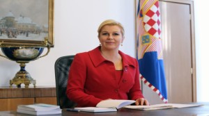 Zagreb, 19.02.2015 - Predsjednica Republike Hrvatske Kolinda Grabar Kitaroviæ toèno u 8.30 sati stigla je prvi dan na posao u Ured Predsjednika. foto HINA/ Damir SENÈAR /ds