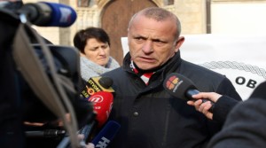 Zagreb, 08.01.2015. - Stoer za obranu hrvatskog Vukovara odrao je konferenciju za medije pred crkvom sv. Marka na trgu sv. Marka u Zagrebu. Na slici Tomislav Josiæ. foto HINA / Lana SLIVAR DOMINIÆ / mm