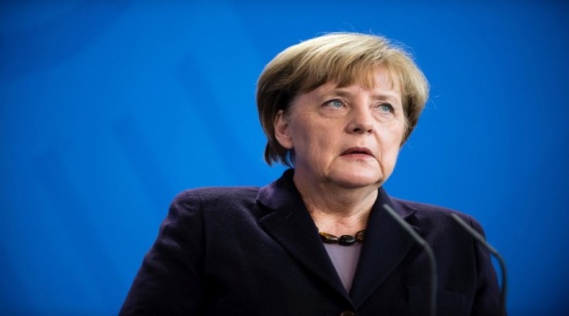 epa04998510 German Chancellor Angela Merkel speaks during a press conference after talks with President of Honduras Juan Orlando Hernandez (unseen) at the Federal Chancellery in Berlin, Germany, 27 October 2015.  EPA/GREGOR FISCHER