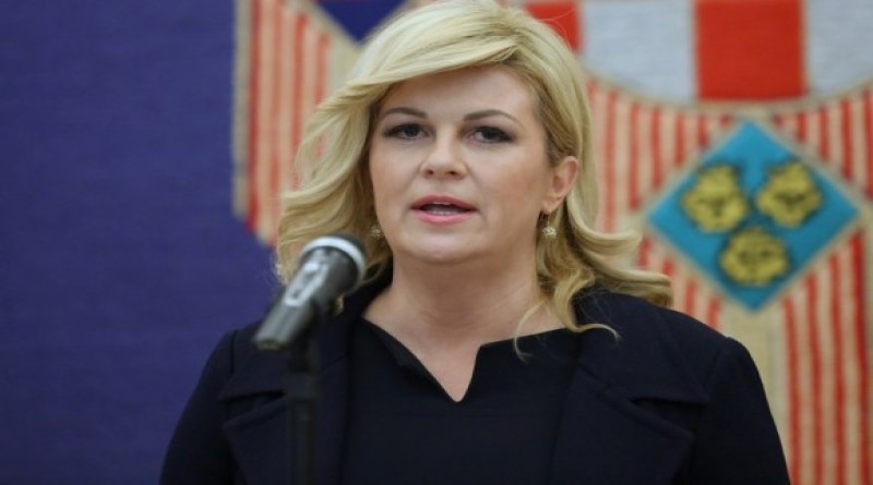 Zagreb, 22.12.2015 - Predsjednica RH Kolinda Grabar-Kitarović dala je izjavu za medije nakon konzultacija s čelnicima Domoljubne koalicije i Mosta Tomislavom Karamarkom i Božom Petrovom. foto HINA/ Lana SLIVAR DOMINIĆ/ ik