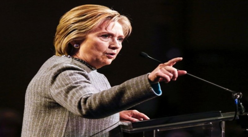 epa05197099 Democratic presidential candidate Hillary Clinton speaks at a reception for the Michigan Democratic Party at the MGM Grand Hotel in Detroit, Michigan, USA, 05 March 2016. Michigan voters go to the polls to cast their votes in the Michigan primary on 08 March.  EPA/TANNEN MAURY