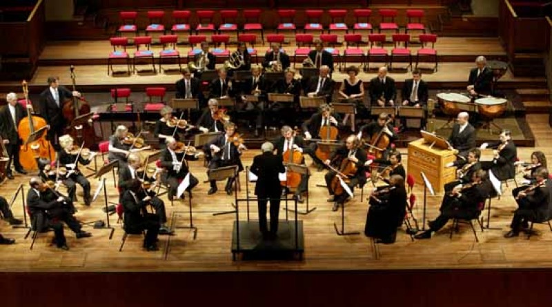 Utrecht. 21-05-2002. Achtiende Eeuwse Orkest olv dirigent Frans Brggen in MC Vredenburg. Foto: Vincent Boon © Orchestra of the Eighteenth Century, May 21 2002, Utrecht, The Netherlands. Photo by : Vincent Boon © vboon@planet.nl +31651390766