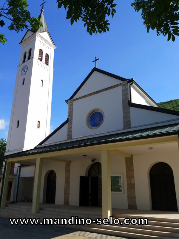 ZAVRŠENE STEPENICE NA ULAZU U CRKVU