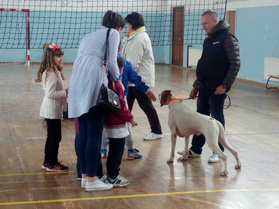 Osnovnu školu Glamoč posjetili predstavnici organizacije "Dogs Trust"