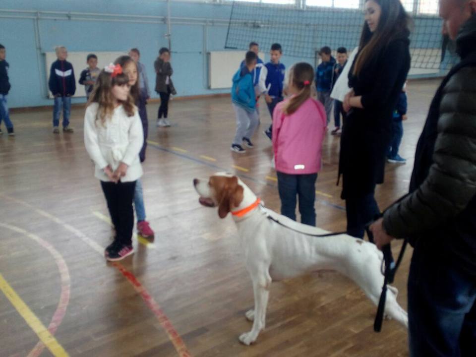 Osnovnu školu Glamoč posjetili predstavnici organizacije "Dogs Trust"