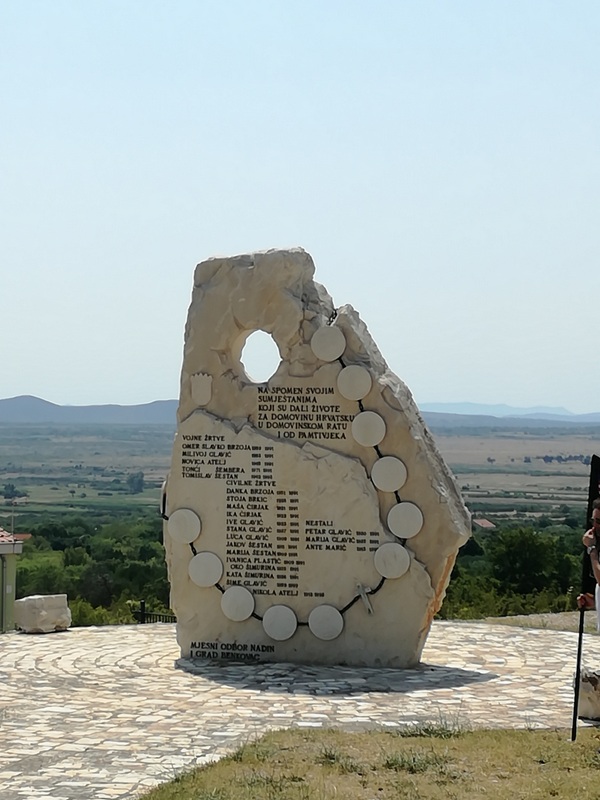 (FOTO) TOMISLAVGRADSKI I RAMSKI BRANITELJI NA PROSLAVI DANA DRŽAVNOSTI U BENKOVCU