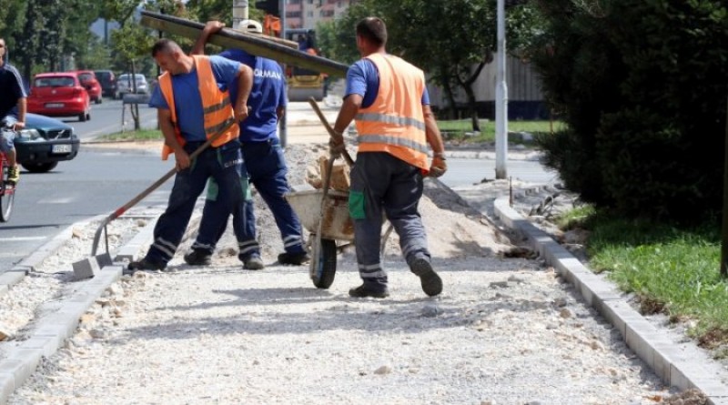 Radnicima 13. plaća: Dobit će do 500 KM, ali i prigodne darove...