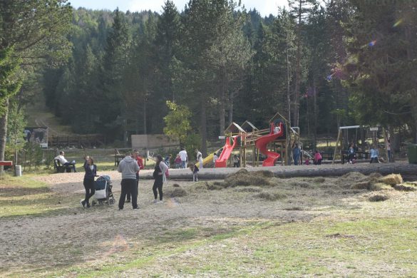 MNOŠTVO PLANINARA I IZLETNIKA UŽIVALO U SUNČANOM JESENSKOM VIKENDU NA BLIDINJU