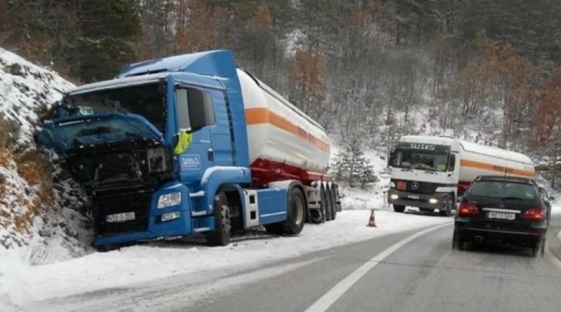 Na magistralnom putu Tomislavgrad - Livno kamion sletio s kolnika