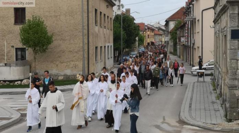 Foto: Tijelovska procesija tomislavgradskim ulicama