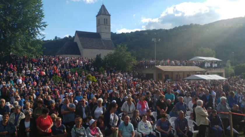 (FOTO) Tisuće vjernika hodočastilo sv. Ivi u Podmilačje