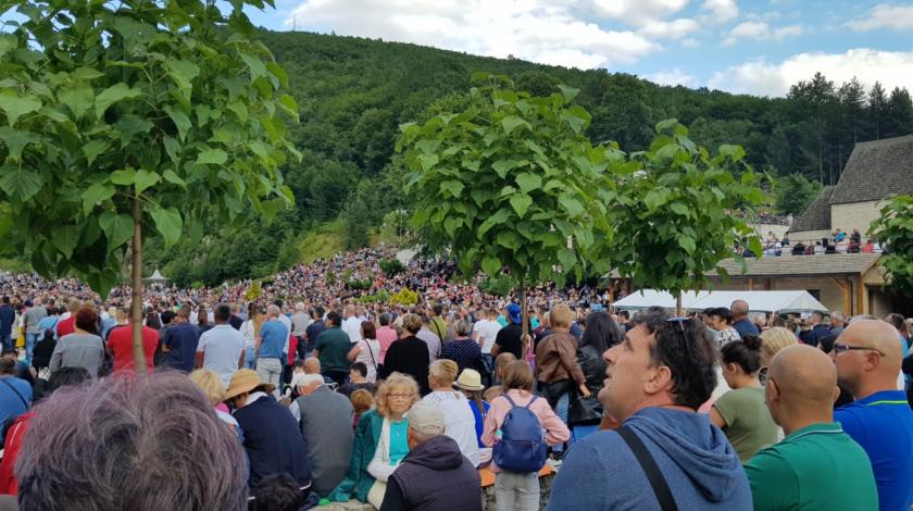 (FOTO) Tisuće vjernika hodočastilo sv. Ivi u Podmilačje