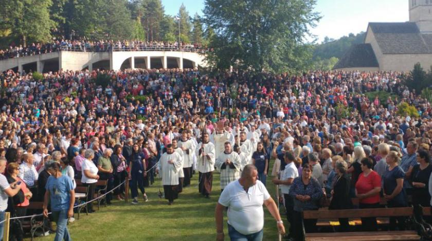 (FOTO) Tisuće vjernika hodočastilo sv. Ivi u Podmilačje