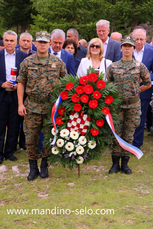 FOTO: OBILJEŽENA 25. OBLJETNICA ZLOČINA POČINJENOG NA STIPIĆA LIVADI