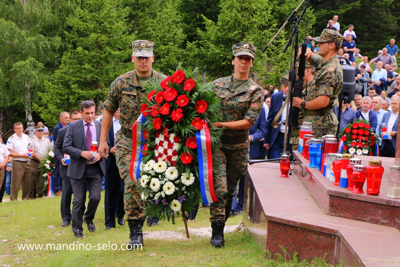 FOTO: OBILJEŽENA 25. OBLJETNICA ZLOČINA POČINJENOG NA STIPIĆA LIVADI