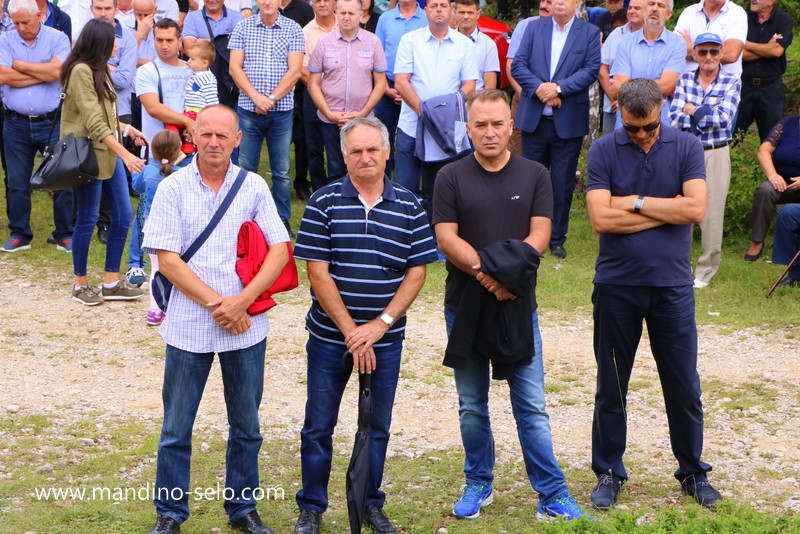 FOTO: OBILJEŽENA 25. OBLJETNICA ZLOČINA POČINJENOG NA STIPIĆA LIVADI