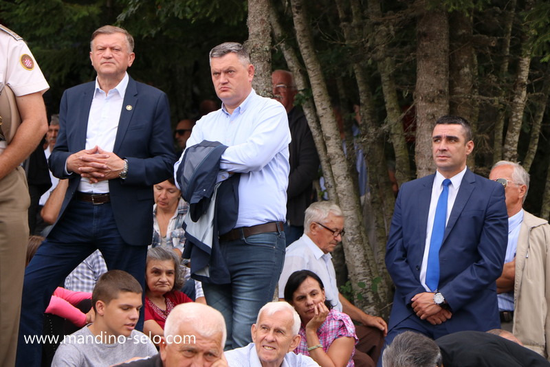 FOTO: OBILJEŽENA 25. OBLJETNICA ZLOČINA POČINJENOG NA STIPIĆA LIVADI