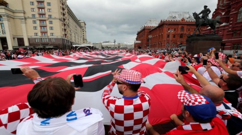 Moskva gori! Razvijena je najveća hrvatska navijačka zastava