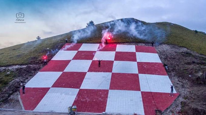 Kupres: Izrađen golemi grb Herceg Bosne na planini Plazenica