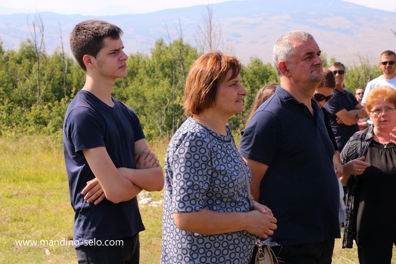 FOTO: NA PAKLINAMA OBILJEŽENA 74. OBLJETNICA POKOLJA NAD ŽITELJIMA VEDAŠIĆA I LETKE