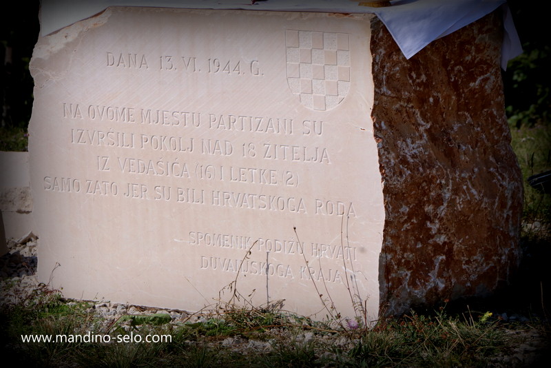 FOTO: NA PAKLINAMA OBILJEŽENA 74. OBLJETNICA POKOLJA NAD ŽITELJIMA VEDAŠIĆA I LETKE