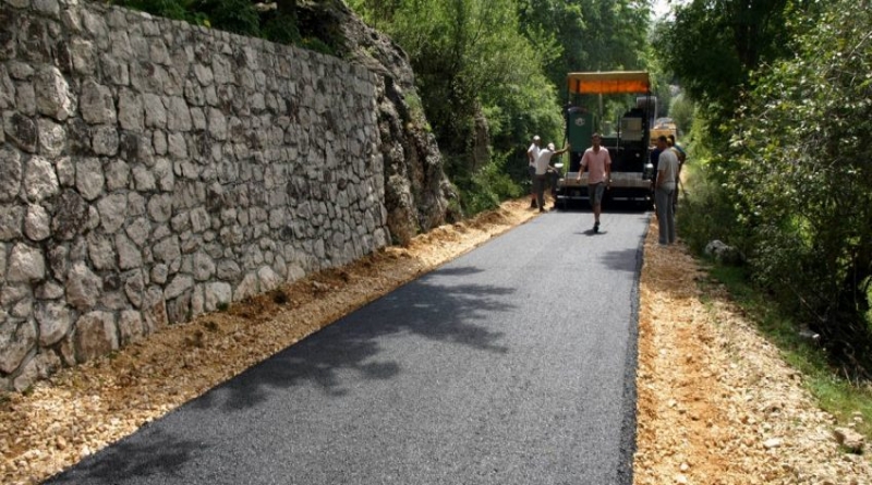 OTVORENE PONUDE ZA REHABILITACIJU CESTA U ROŠKU POLJU, ŠUJICI I CESTE SARAJLIJE-LETKA