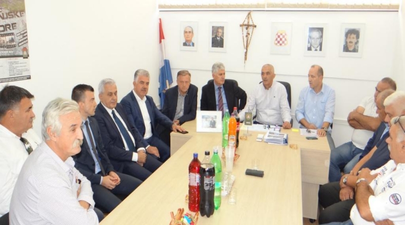 Hrvatski član Predsjedništva BiH dr. Dragan Čović posjetio nove prostorije Udruge dragovoljaca i veterana Domovinskog rata HR HB Mostar