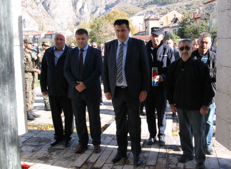 FOTO: Odana počast poginulim i umrlim hrvatskim braniteljima i pripadnicima MUP-a Hercegbosanske županije