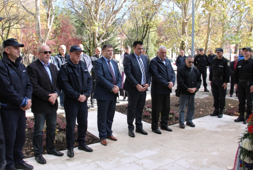 FOTO: Odana počast poginulim i umrlim hrvatskim braniteljima i pripadnicima MUP-a Hercegbosanske županije