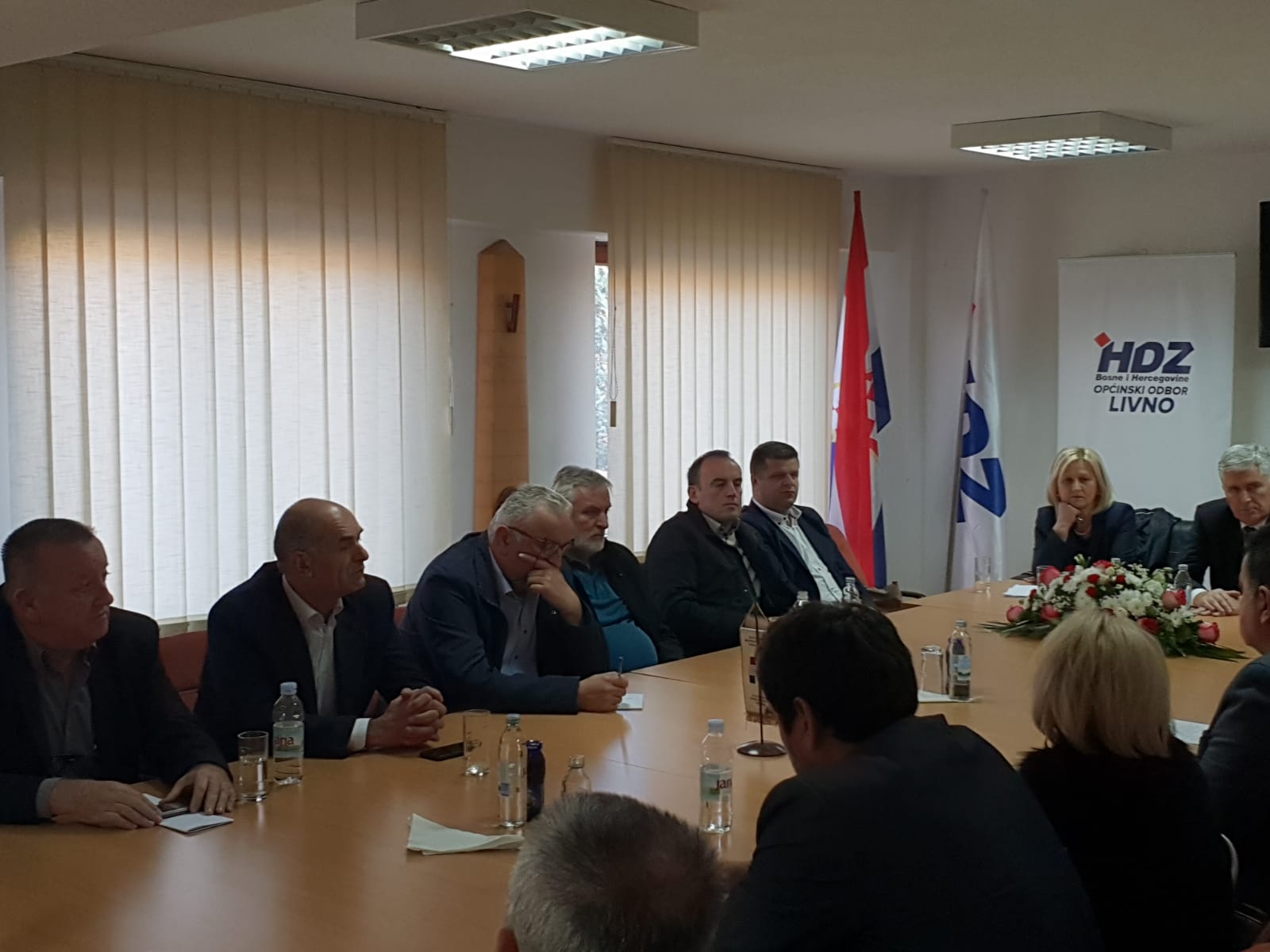 Predsjednik Čović i zamjenica predsjednika Krišto u Livnu održali sastanak sa Županijskim odborom Hercegbosanske županije