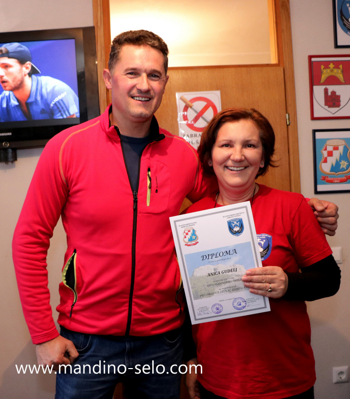 FOTO: POLAZNICIMA OPĆE PLANINARSKE ŠKOLE URUČENE DIPLOME