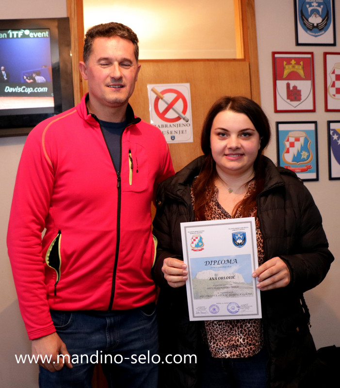 FOTO: POLAZNICIMA OPĆE PLANINARSKE ŠKOLE URUČENE DIPLOME