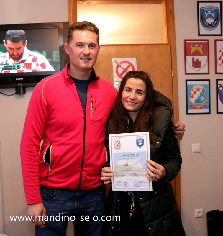 FOTO: POLAZNICIMA OPĆE PLANINARSKE ŠKOLE URUČENE DIPLOME