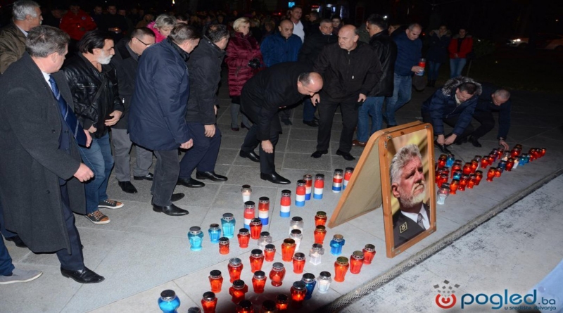 Paljenjem svijeća građani Mostara odali počast Slobodanu Praljku