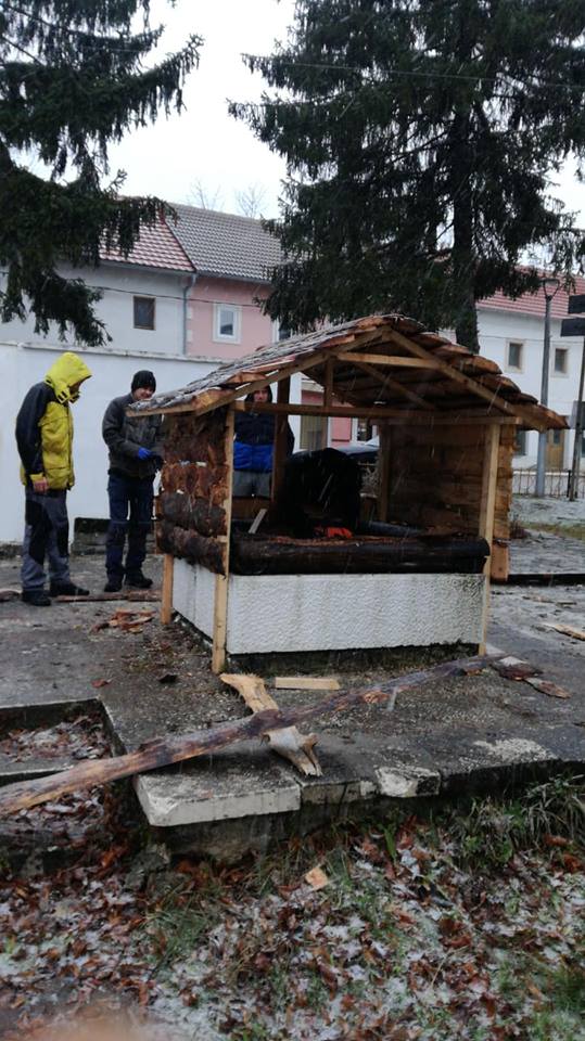 FOTO: U Glamoču zavladao božićni ugođaj