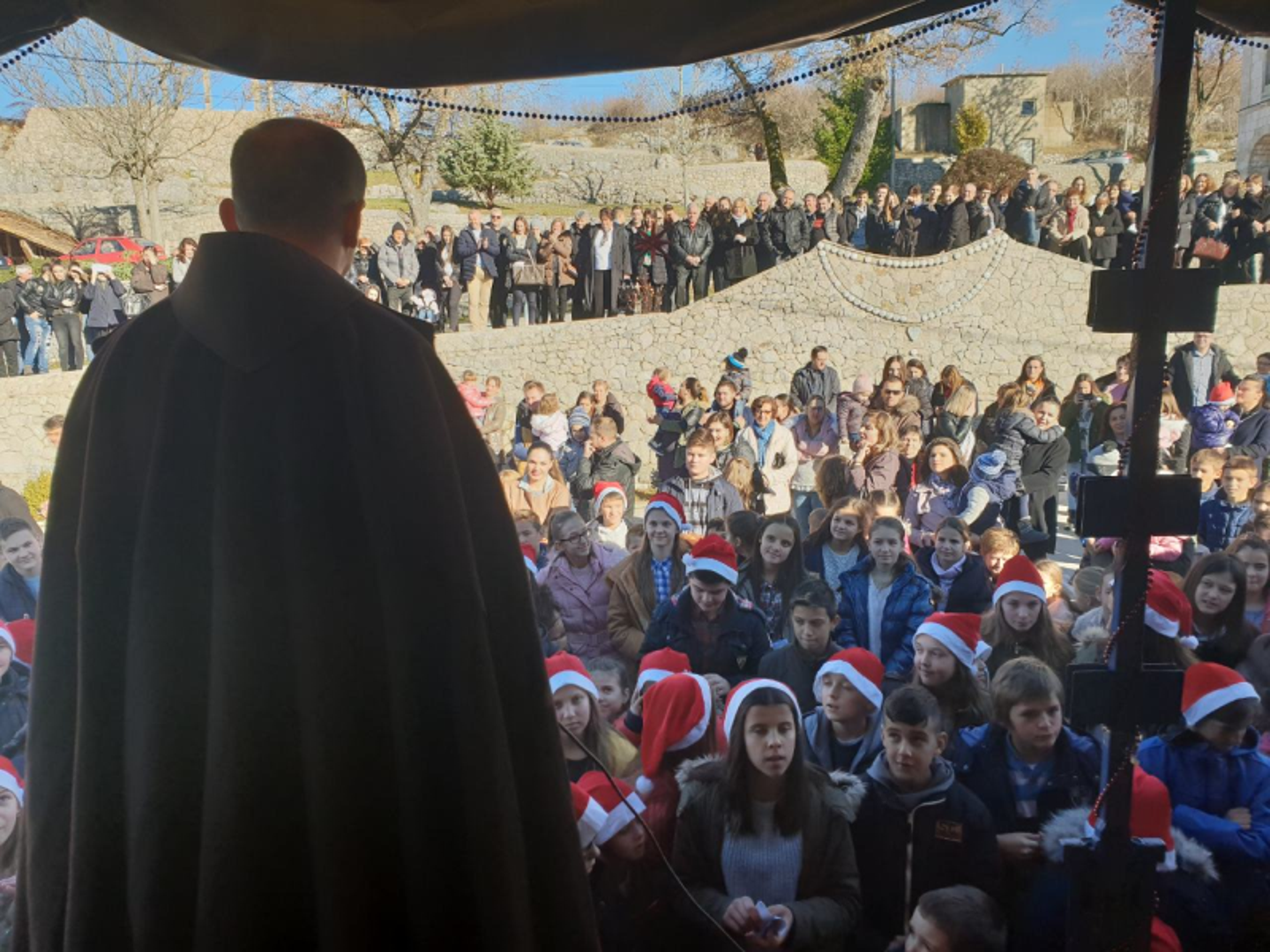 Omiljeni svetac došao u livanjsku župu i darivao 800 djece