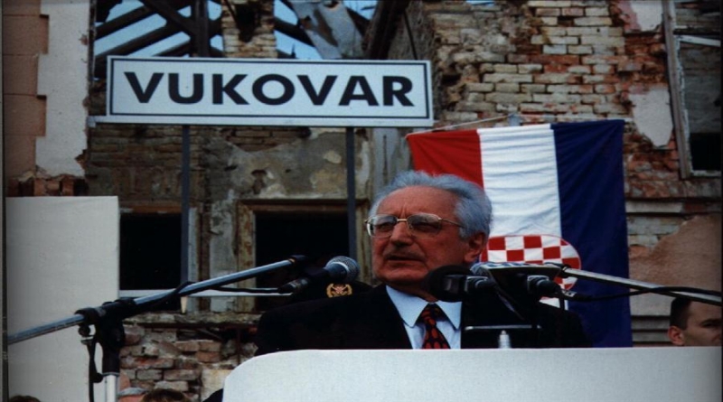 3. prosinaca 1996. Vukovar – Predsjednik RH Franjo Tuđman stupio na sveto mučeničko tlo