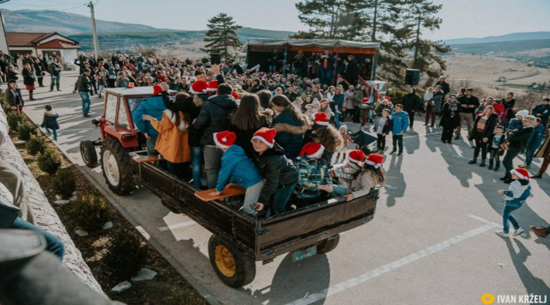 Omiljeni svetac došao u livanjsku župu i darivao 800 djece