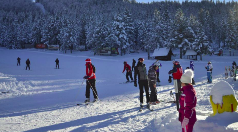 Blidinje: Snijeg privukao mnoštvo posjetitelja i skijaša