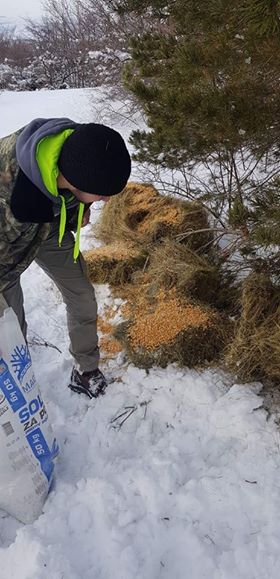 FOTO: Lovci iz sekcije “Vidoši” angažirali su se na hranjenju divljih životinja