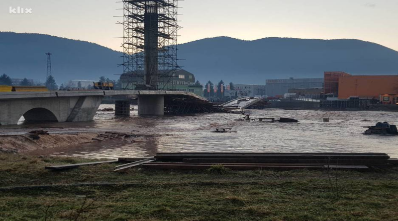 Vodena bujica srušila most, odnijela put, problemi u prometu diljem BiH