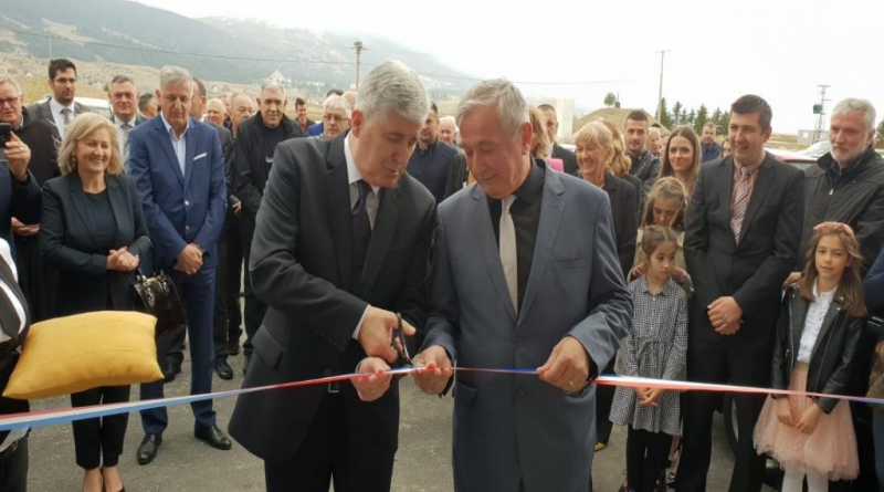 Čović svečano otvorio hotel Jezero na Kupresu