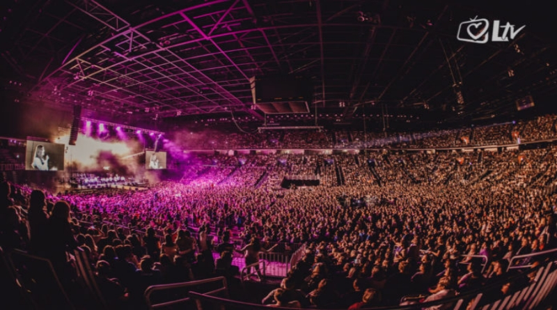 Veličanstveni koncert ‘Progledaj srcem’- ispunjena Arena u Gospinom zagrljaju