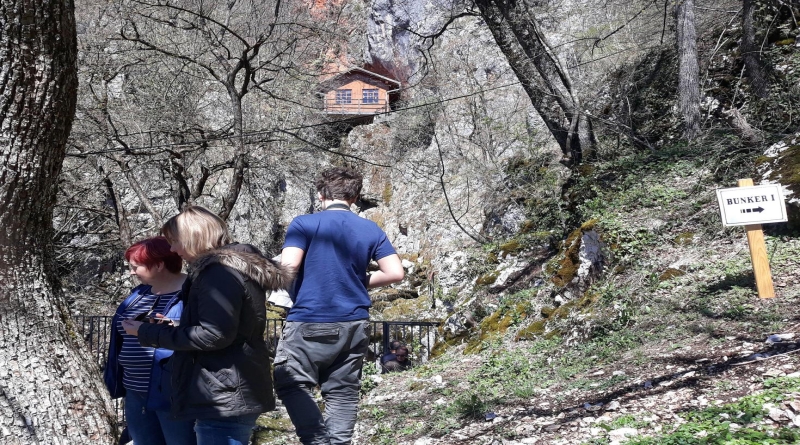 DRVAR Urušila se pećina: Odron oštetio Titovu pećinu, baraku i most