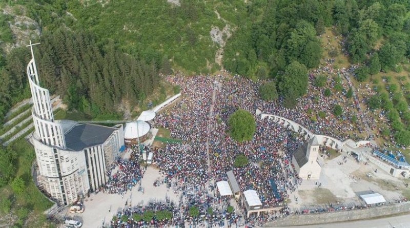 Kardinal Vinko Puljić predvodio svetu misu uočnicu u Podmilačju