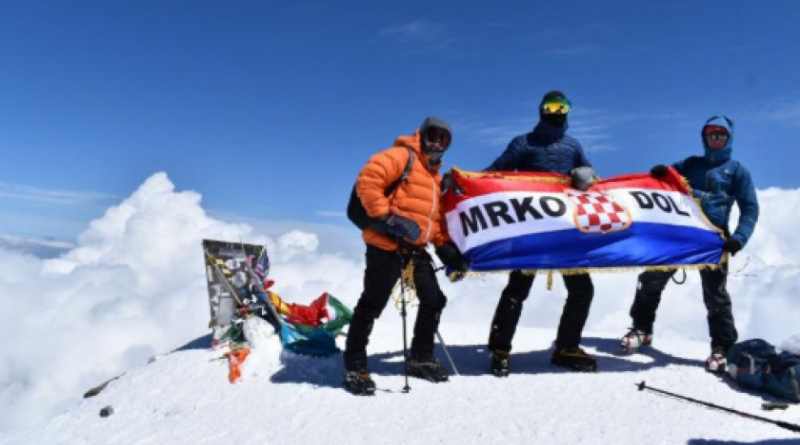 (VIDEO) Alpinist iz Tomislavgrada postavio zastavu Herceg-Bosne na najviši vrh Europe