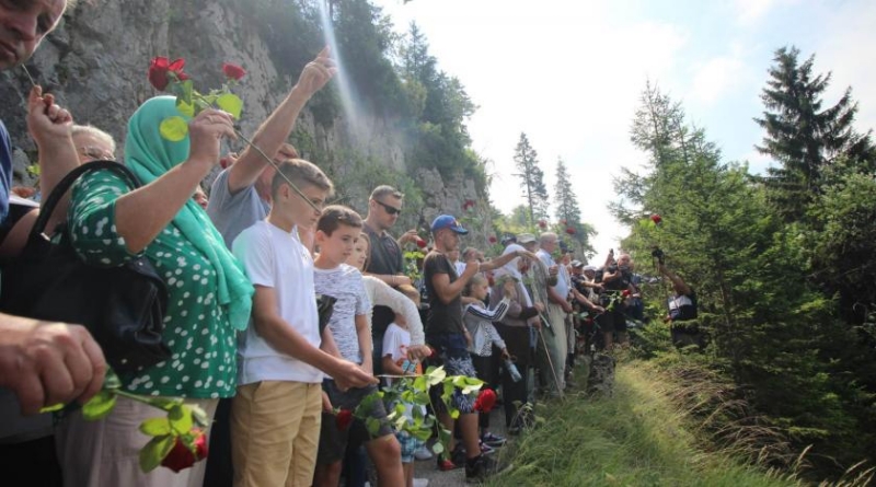 Na Korićanskim stijenama obilježena 27. godišnjica od ubojstva 200 Bošnjaka i Hrvata