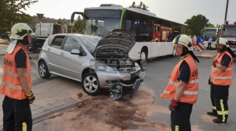 NJEMAČKA: U sudaru autobusa i automobila povrijeđeno 30 osoba, uglavnom maloljetnika