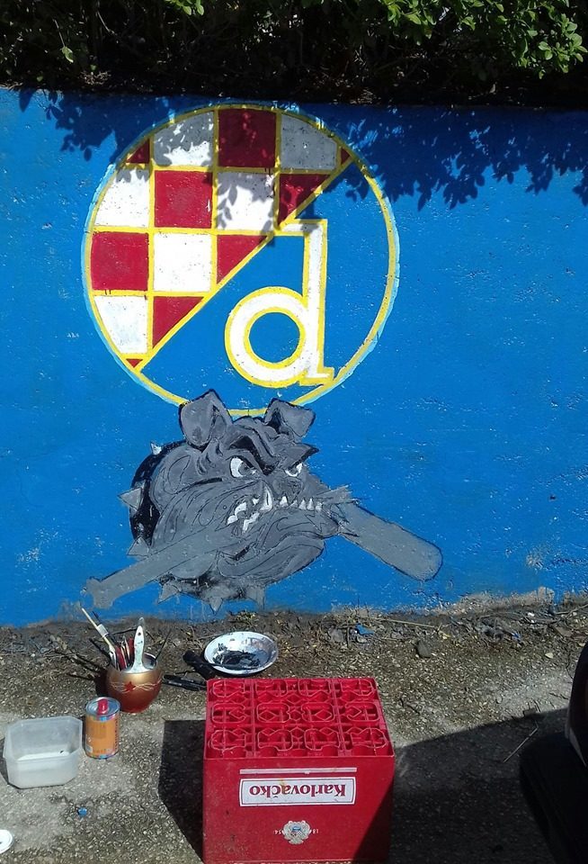 ŠUJIČANI ODUŠEVILI NAVIJAČE DINAMA Napravljen Dinamov mural, Hajdukovci će se morati strpiti