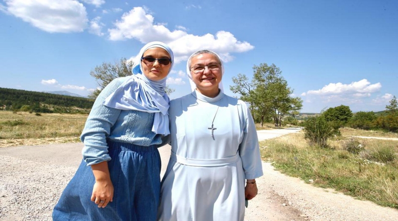 HEROINE LIVNA:  Časna sestra i mualima zajedno pomažu svima, ne razlikuju po vjeri!